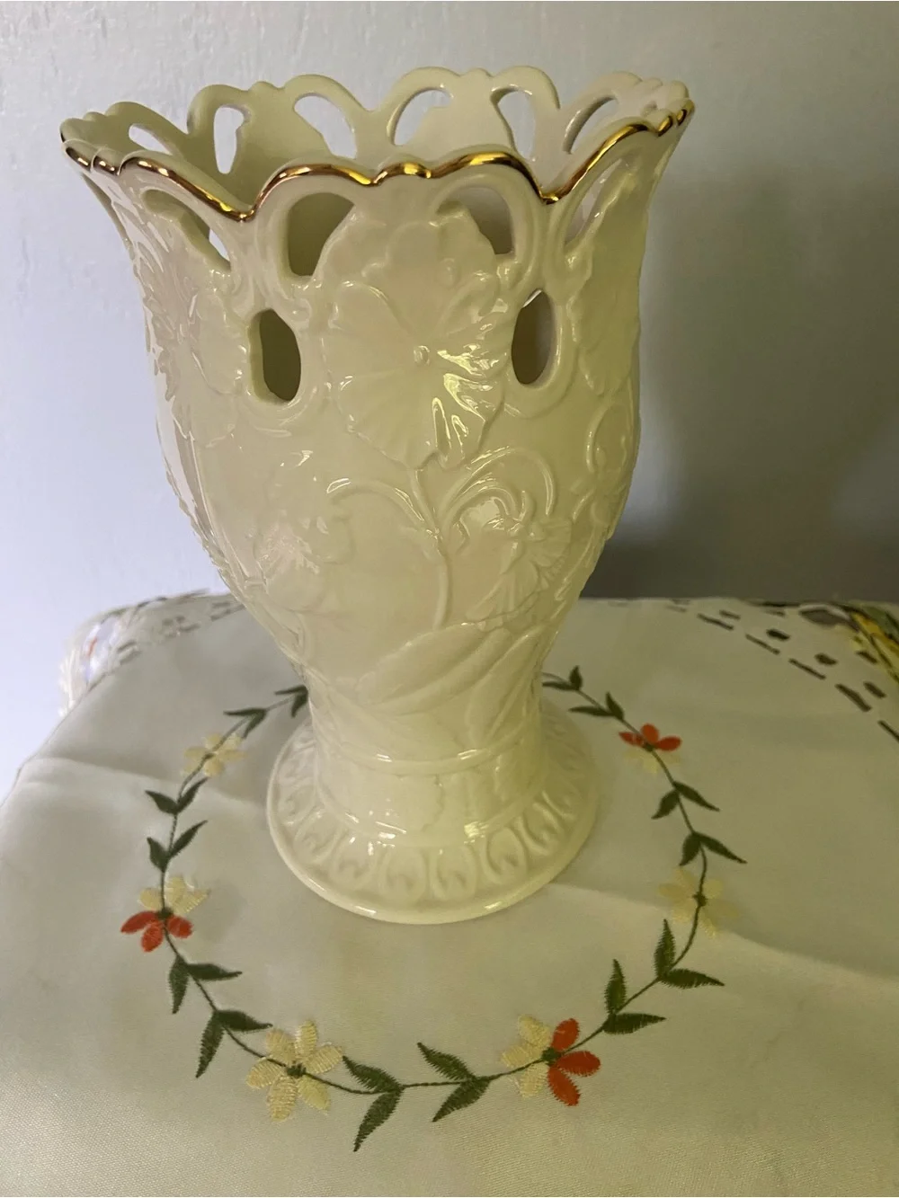 Lenox 8” limited edition 24K gold accent case perfectly pansy